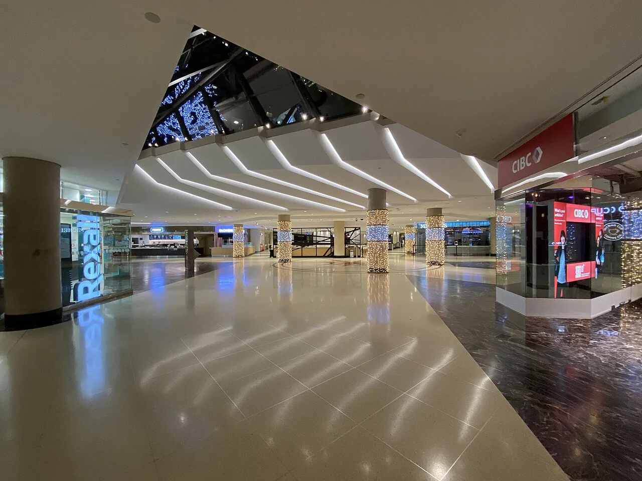 The underground arcade and pedestrian corridor at Commerce Court.