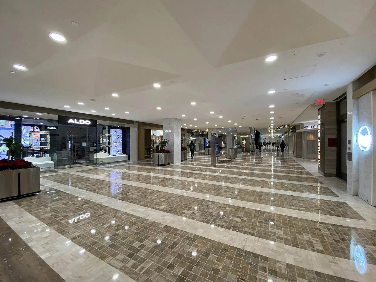 The PATH retail concourse at First Canadian Place.