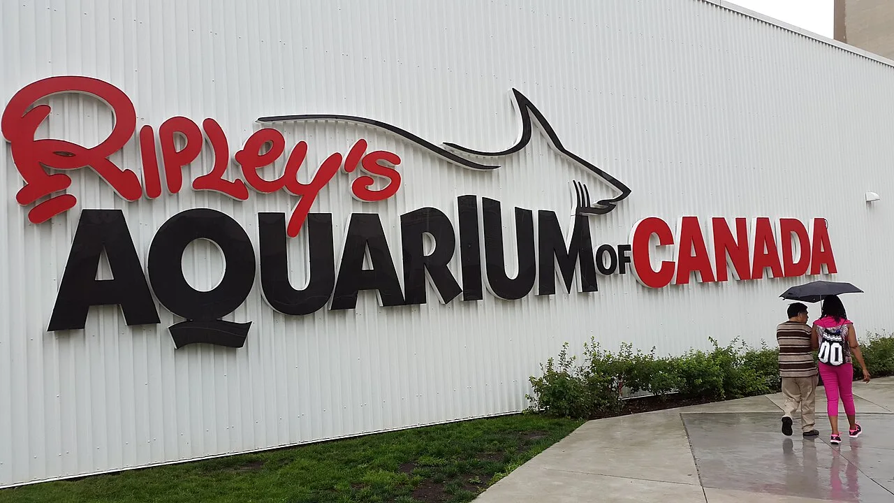 Ripley’s Aquarium of Canada name on the building’s exterior.