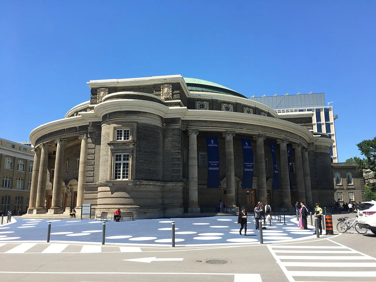 Convocation Hall’s curved façade and columns at the University of Toronto.