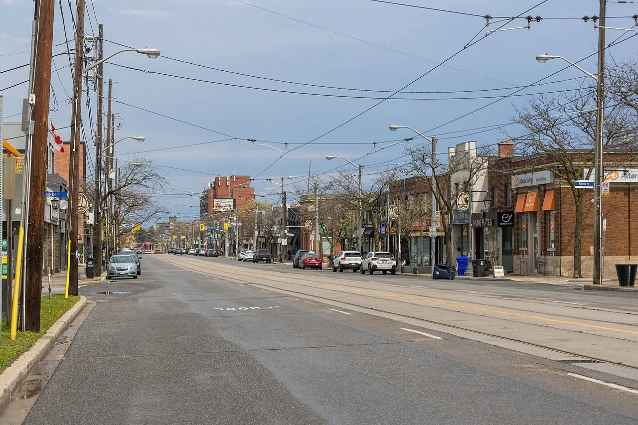 Lake Shore Boulevard West storefronts near Ninth and Tenth streets